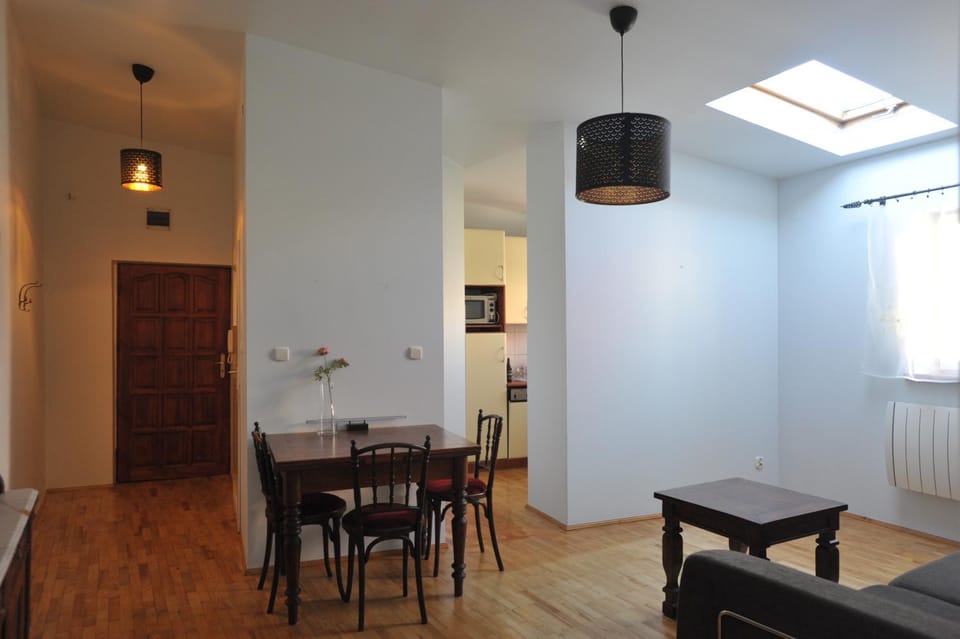 Seating area, Dining area