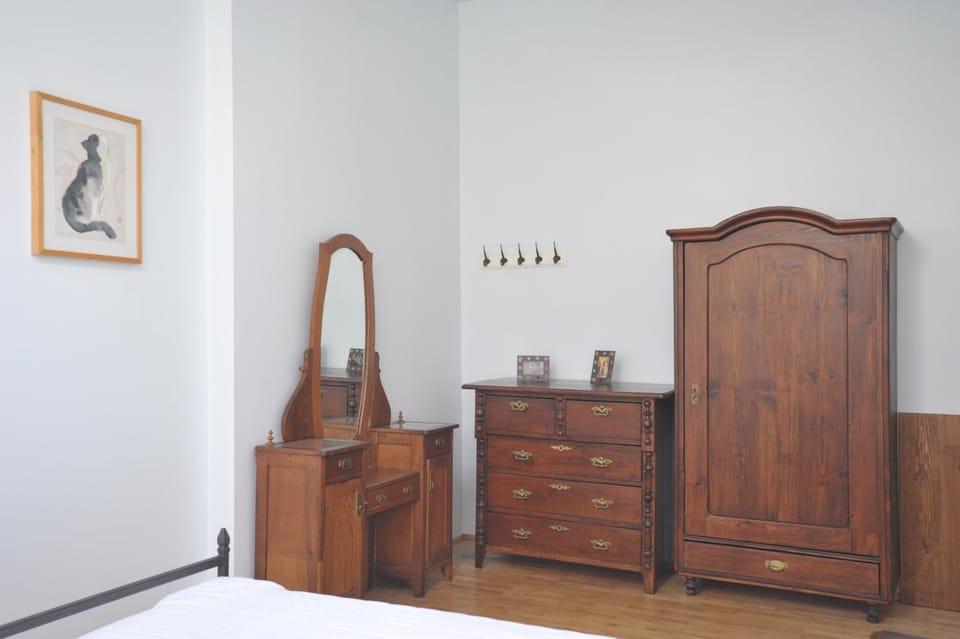 Bedroom, wardrobe