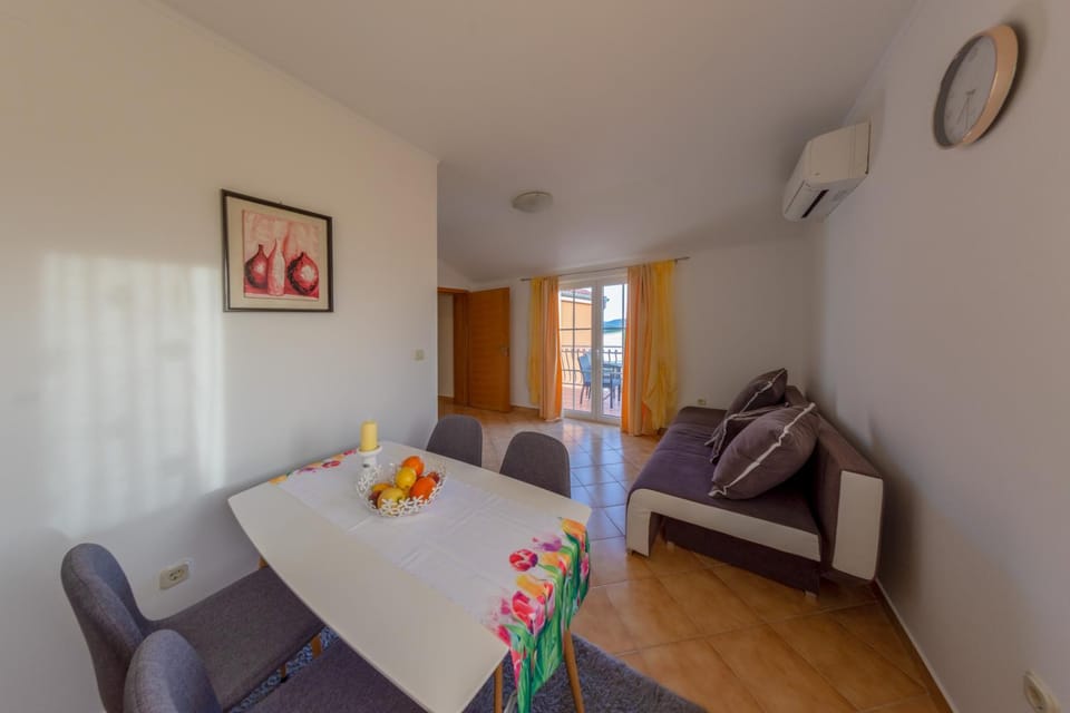 Living room, Photo of the whole room, Seating area