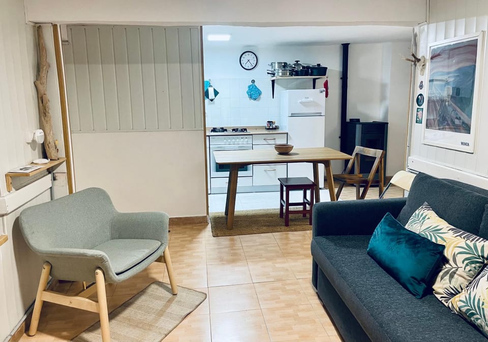 Kitchen or kitchenette, Living room