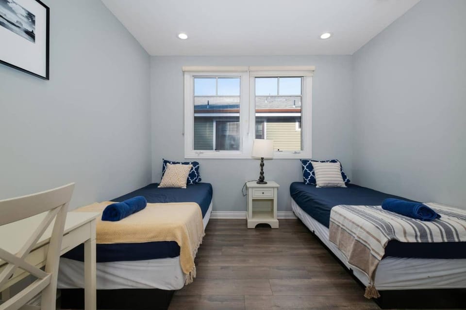 Bed, Photo of the whole room, Bedroom, hair dresser
