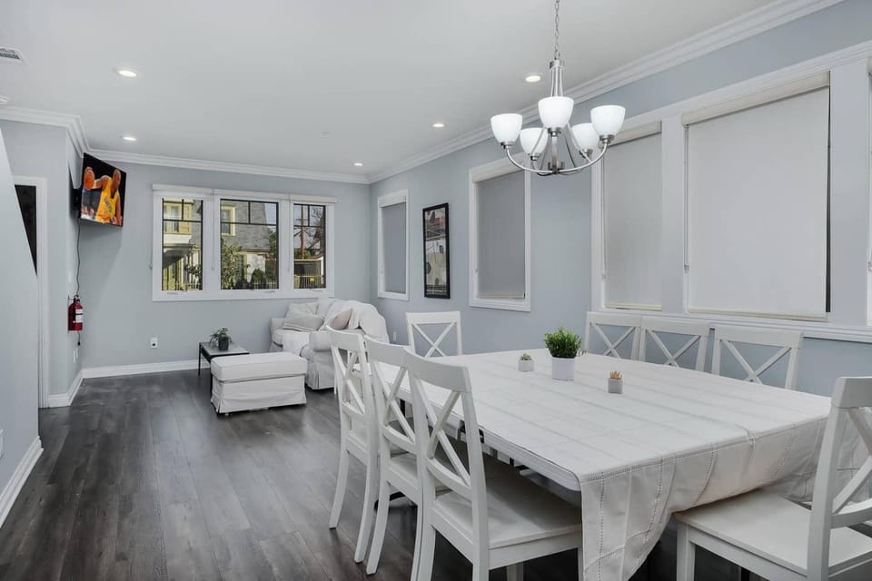 TV and multimedia, Living room, Dining area