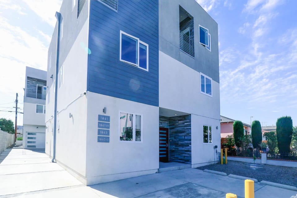 Property building, Facade/entrance