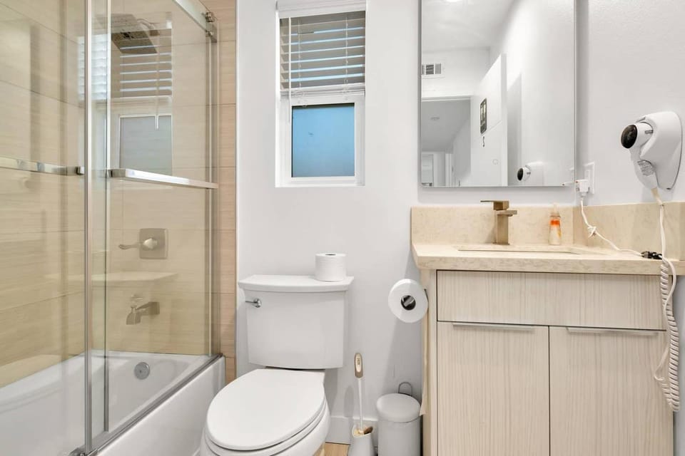 Shower, Toilet, Bathroom, Bath
