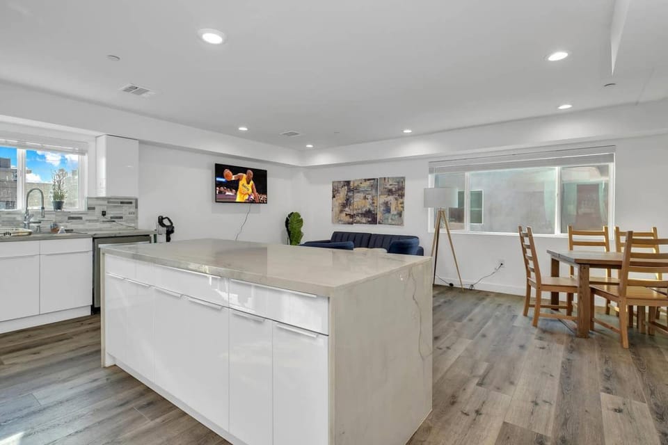 TV and multimedia, Kitchen or kitchenette, Dining area