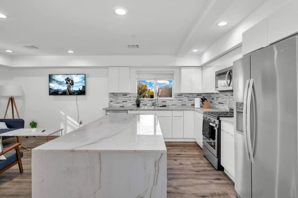 Kitchen or kitchenette, hair dresser, minibar, pet friendly, stove