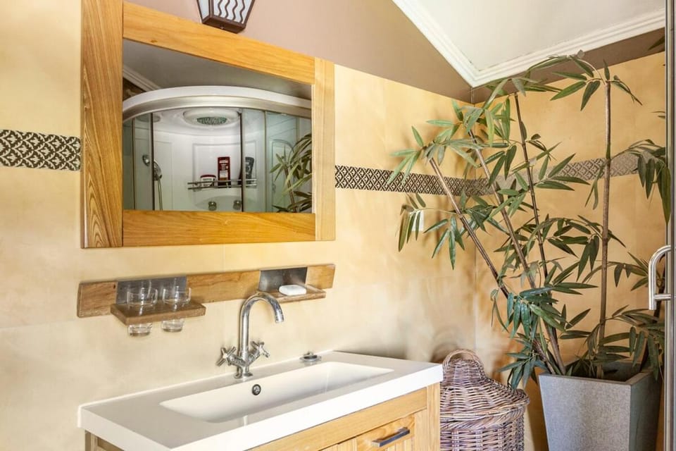 B&B Quarto Verde Estilo Africano Vacation rental in Lisbon District
