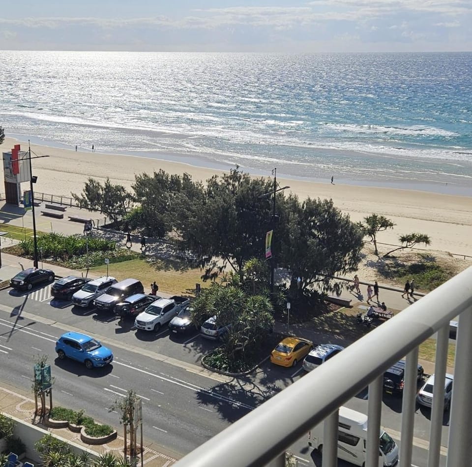 Beachfront Studio Apartment in Surfers Paradise