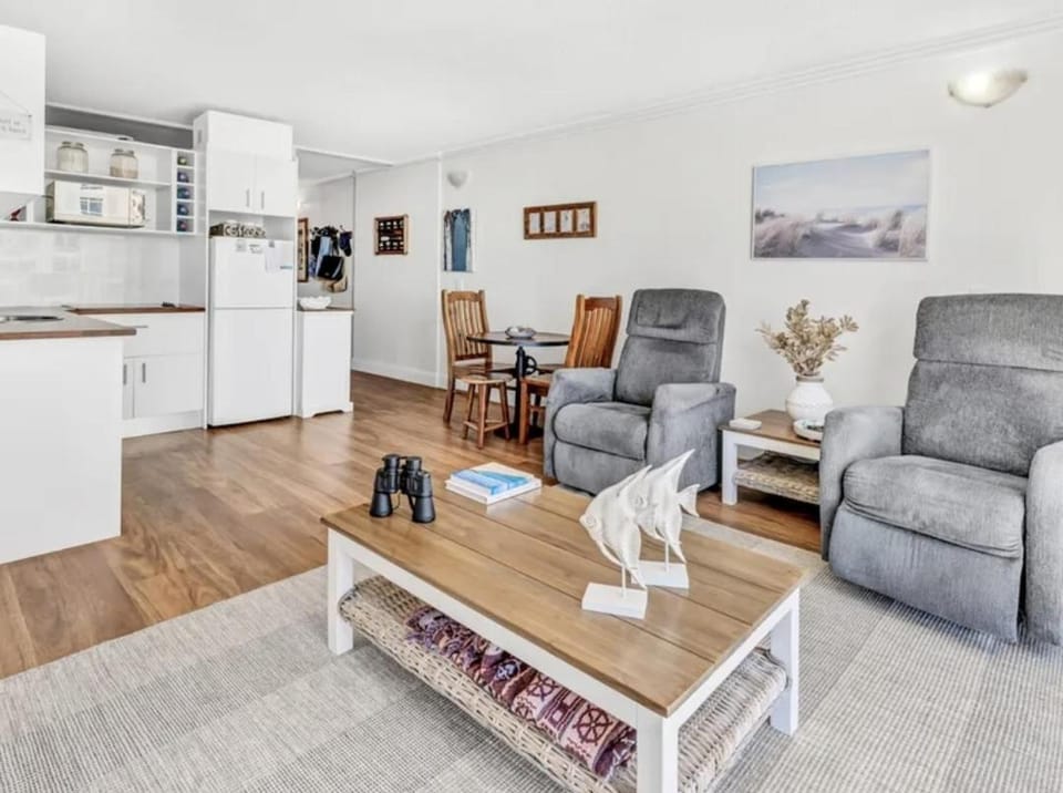 Beachfront Studio Apartment in Surfers Paradise