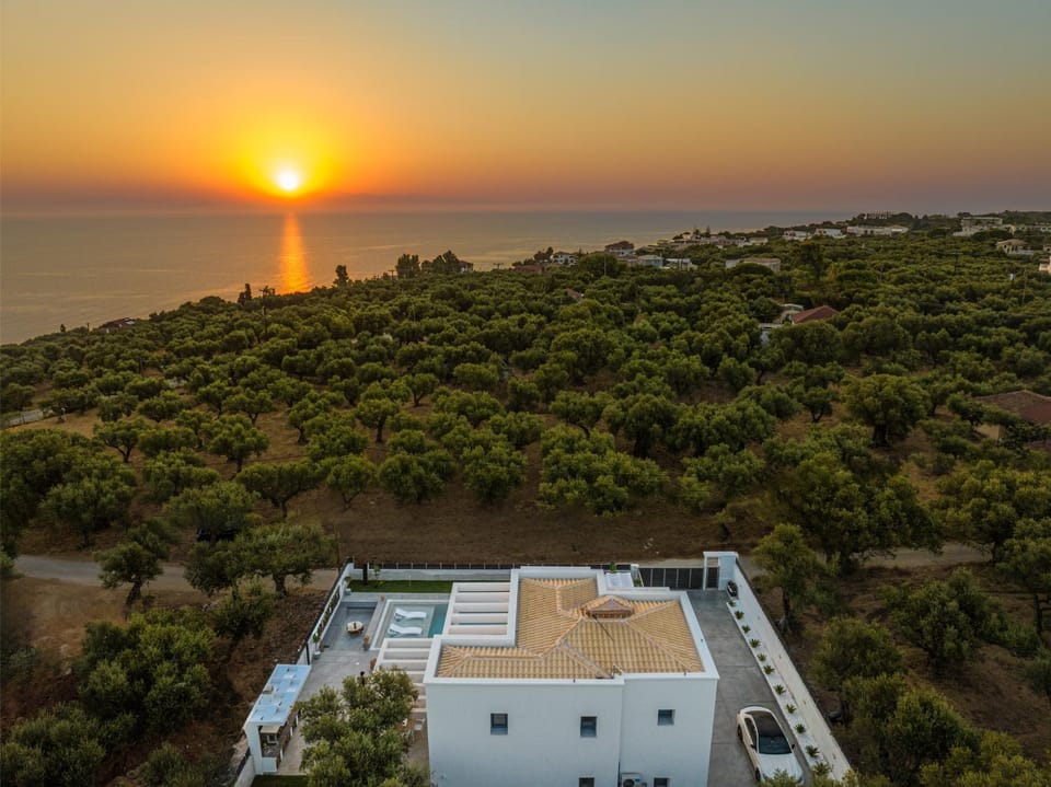 Property building, Nearby landmark, Day, Natural landscape, Bird's eye view, Sea view, Sunrise, Sunset