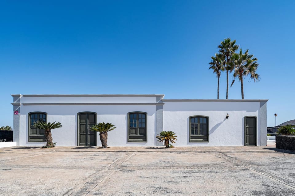 Property building, Facade/entrance, Off site