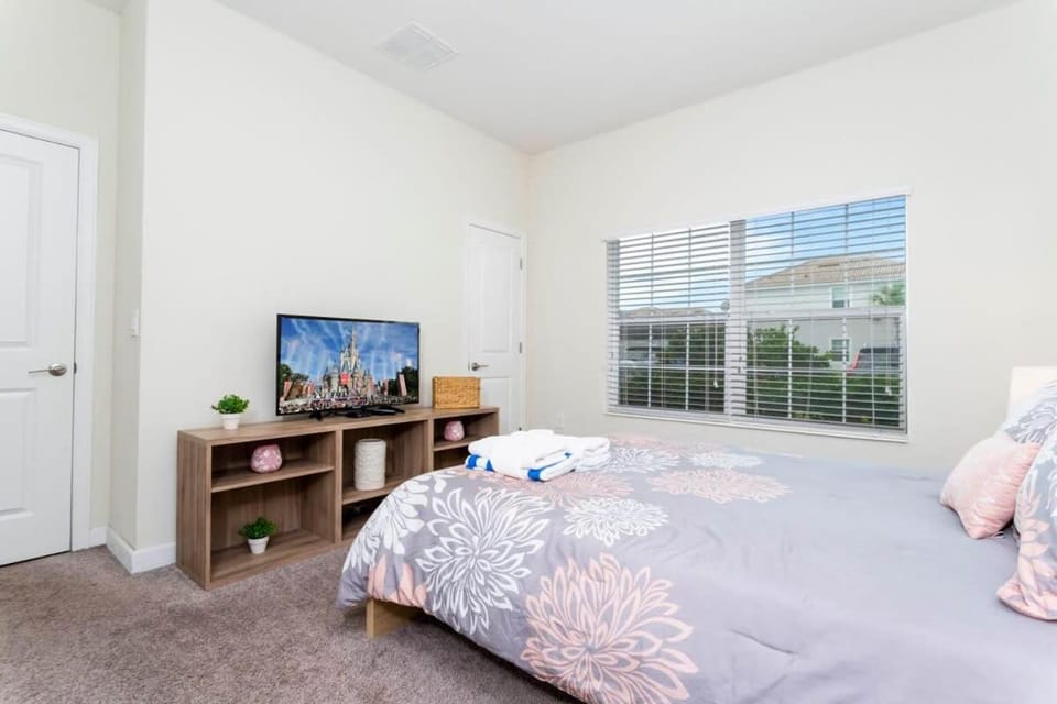 Super Cute Home, Themed Beds, Private Pool House in Four Corners