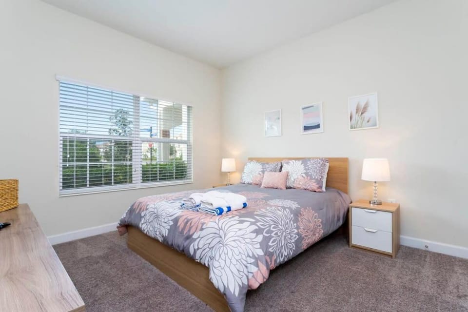 Super Cute Home, Themed Beds, Private Pool House in Four Corners