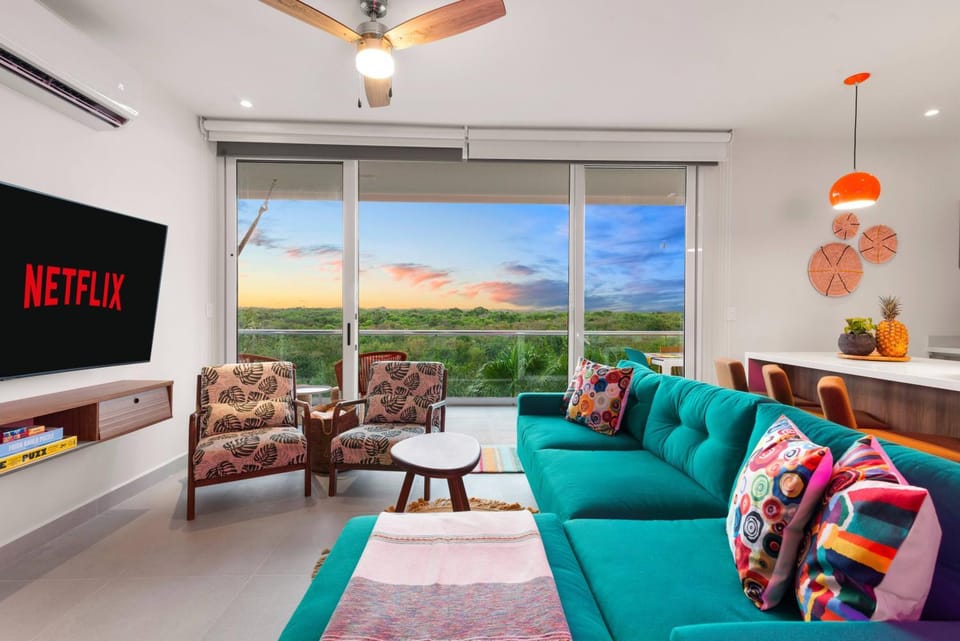 Natural landscape, TV and multimedia, Balcony/Terrace, Living room, Seating area, air conditioner