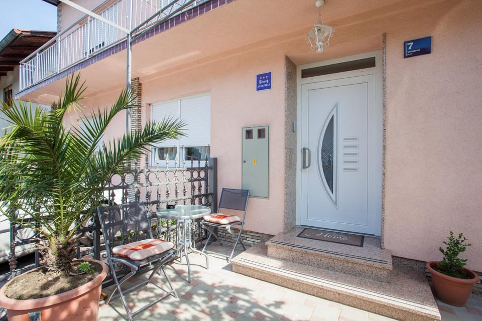 Patio, Facade/entrance, Day