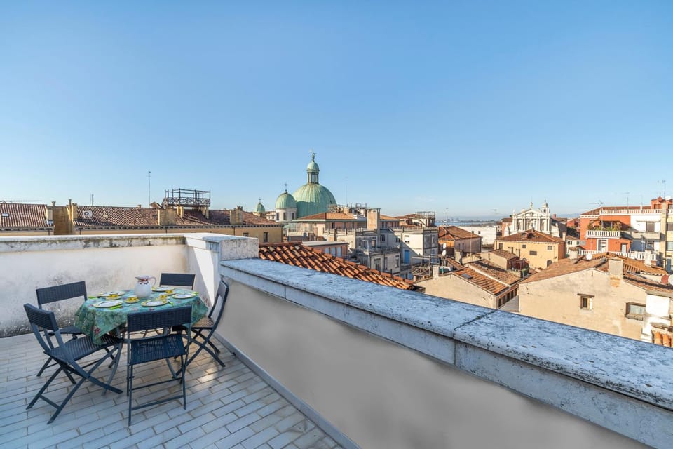 Balcony/Terrace, City view