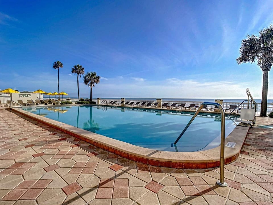 Pool view, Sea view, Swimming pool, Swimming pool, sunbed