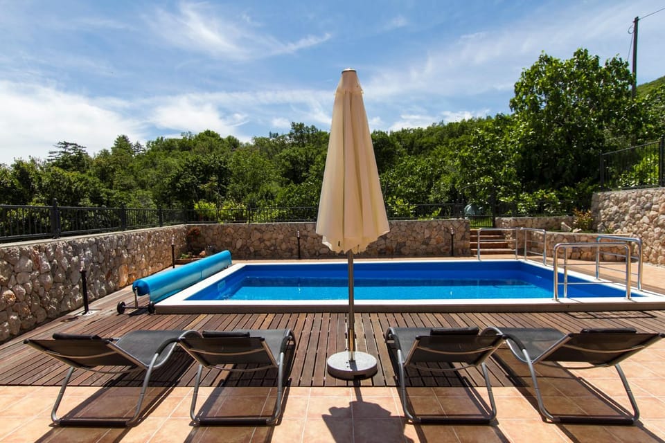 Area and facilities, Swimming pool, Swimming pool