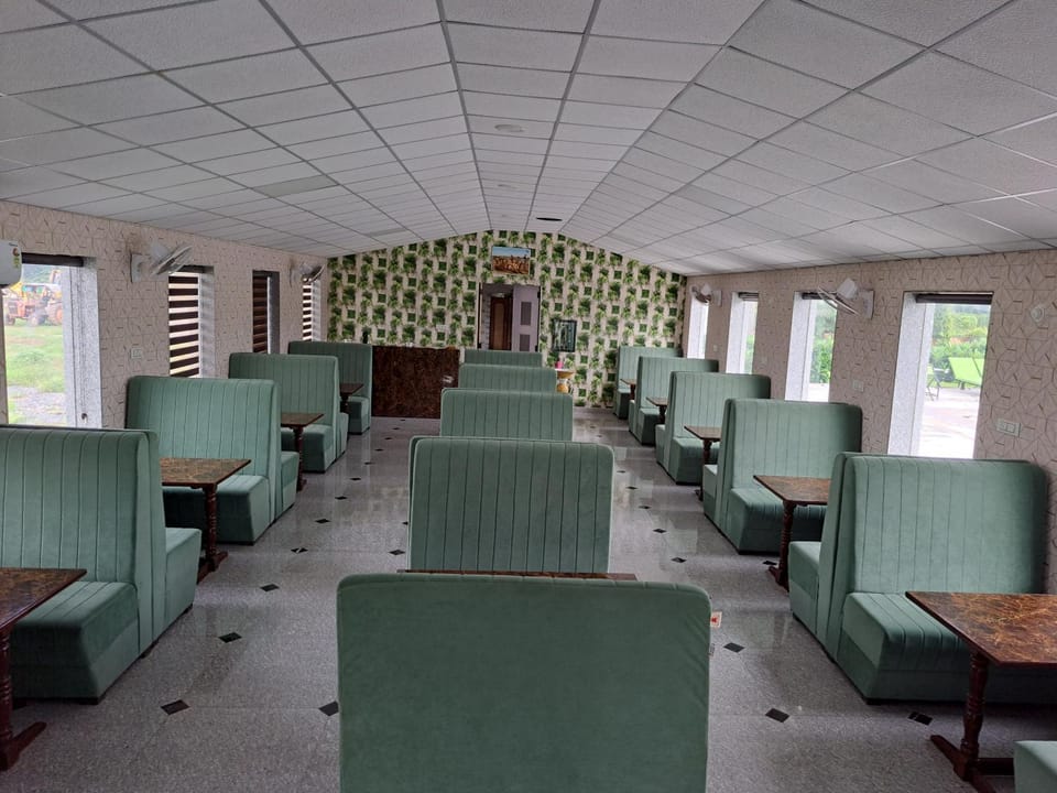 Restaurant/places to eat, Meeting/conference room