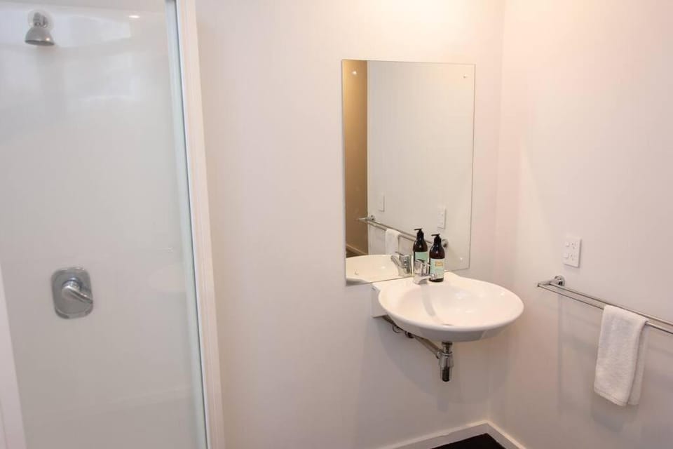 Shower, Bathroom, towels