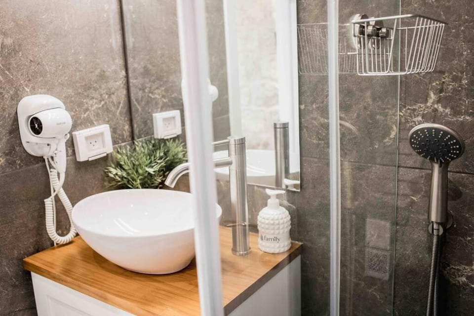 Shower, Bathroom, heating