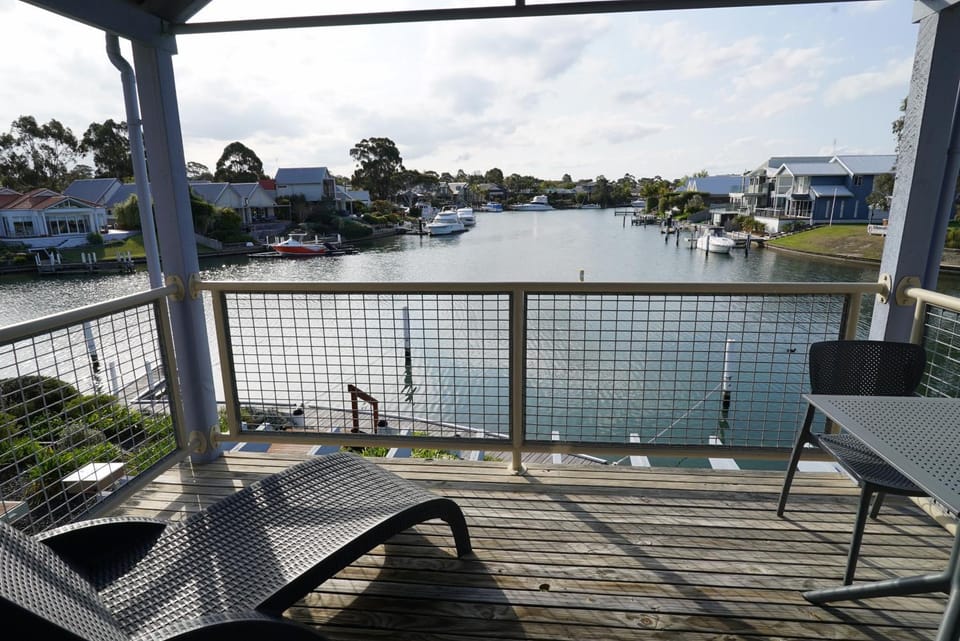 Day, Natural landscape, View (from property/room), Balcony/Terrace, Lake view