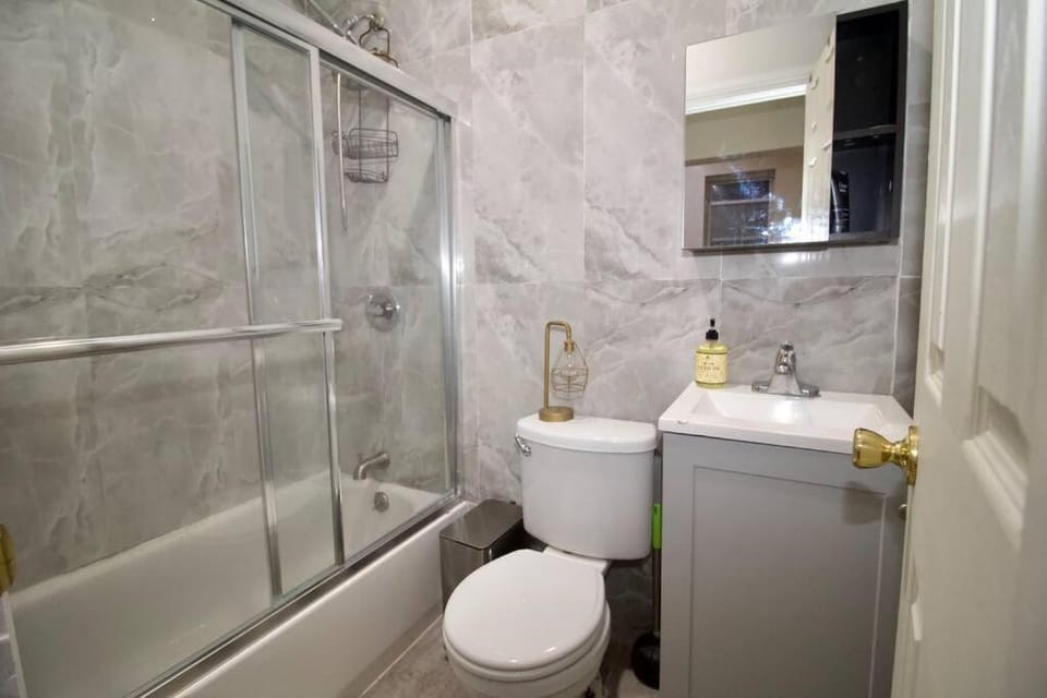 Shower, Toilet, Bathroom, Bath, towels