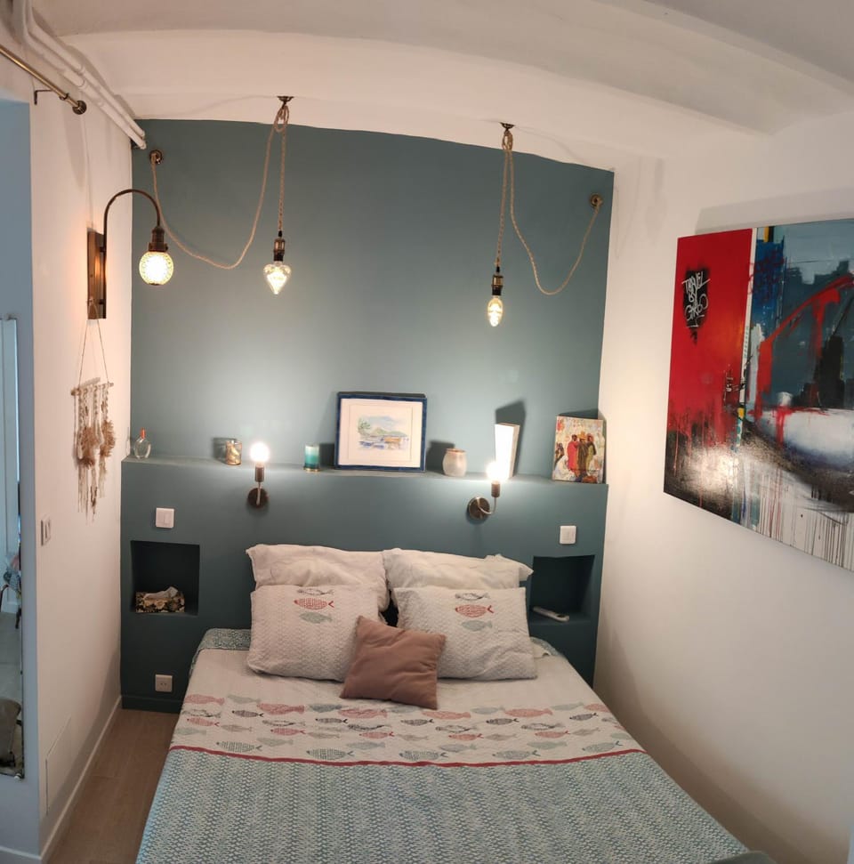 Bed, Photo of the whole room, Bedroom
