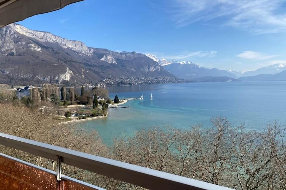 LE SOLAVUE 150 M2 VUE EXCEPTIONNELLE SUR LE LAC Apartment in Annecy