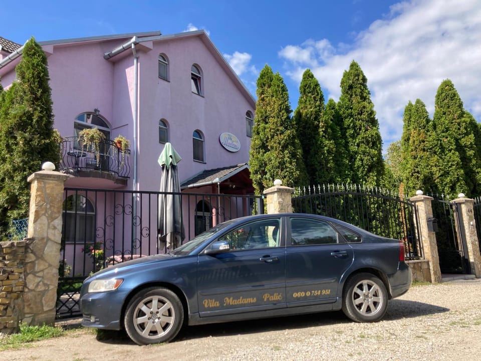 Vila Madams - Palić-Serbia Bed and Breakfast in Vojvodina