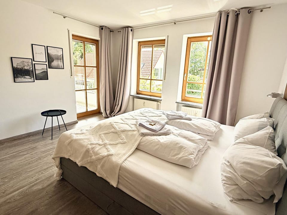 Bed, Balcony/Terrace, towels