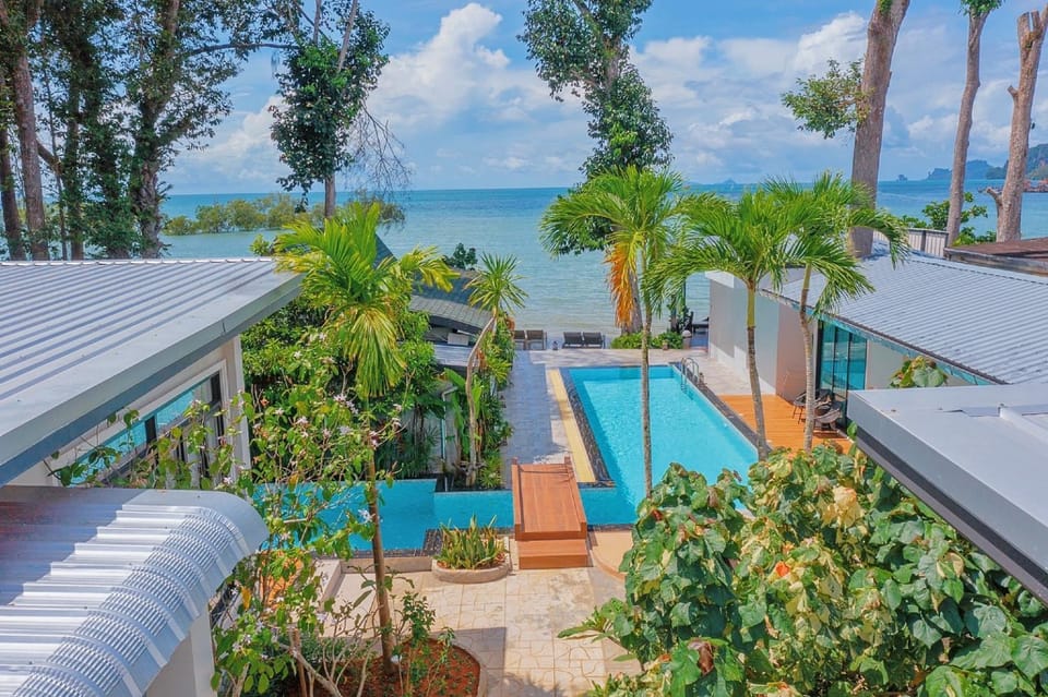 Property building, Day, Natural landscape, Bird's eye view, Pool view, Sea view, Swimming pool, sunbed