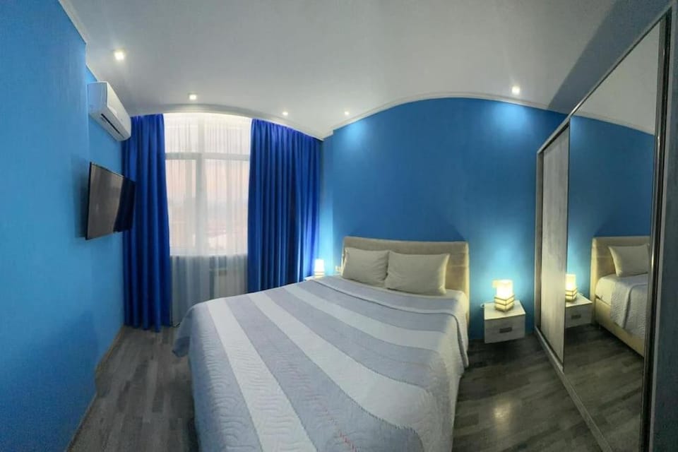 Bed, TV and multimedia, Photo of the whole room
