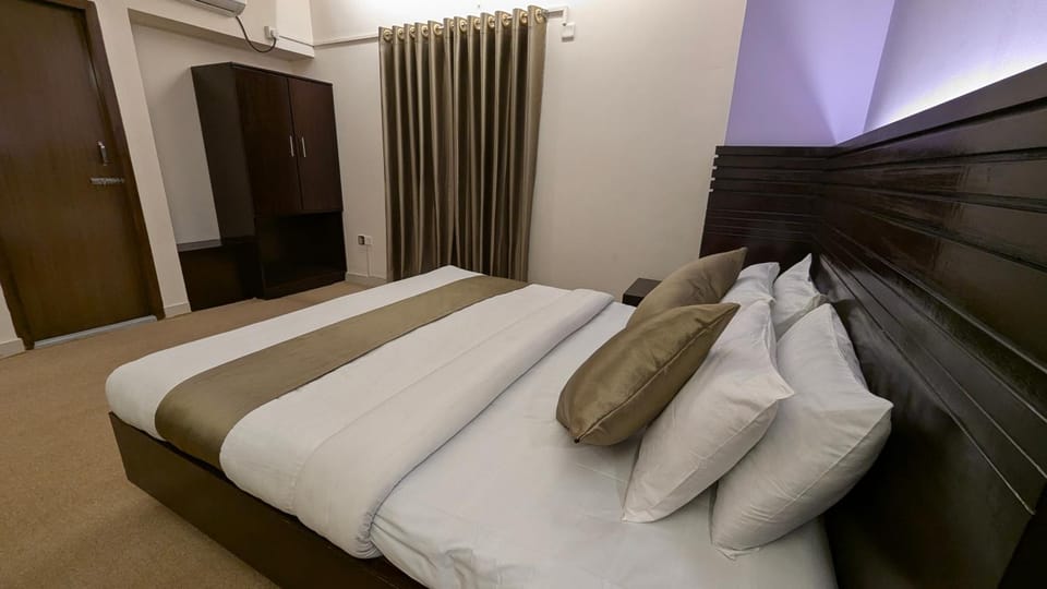 Bed, Photo of the whole room, Bedroom, wardrobe