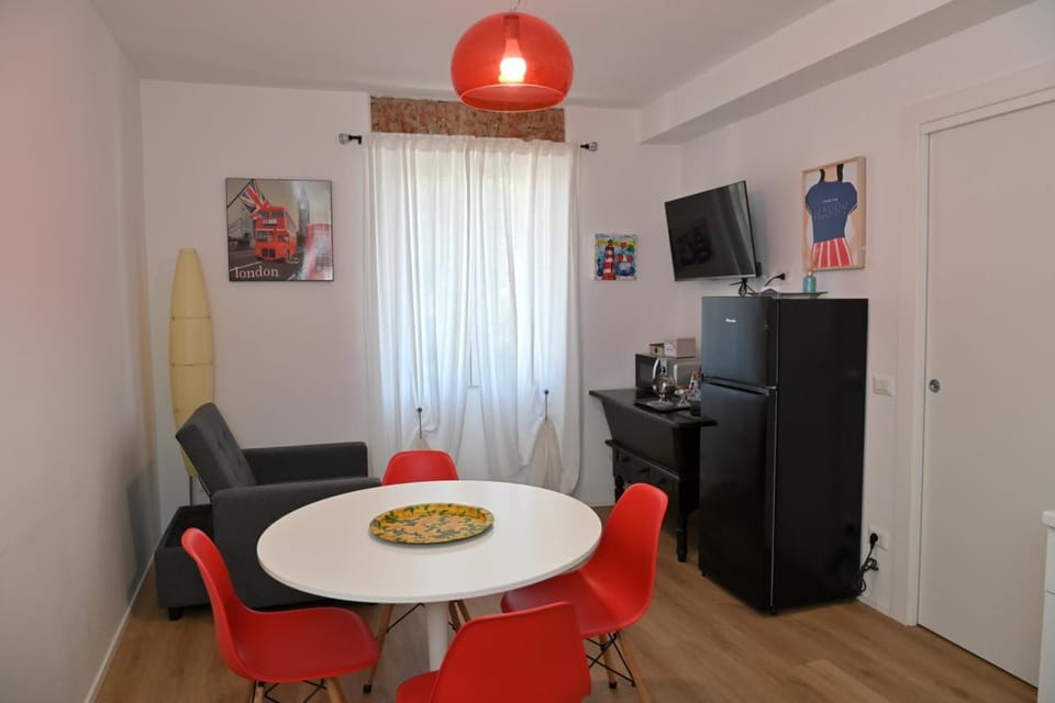 TV and multimedia, Kitchen or kitchenette, Living room, Seating area, Dining area, minibar