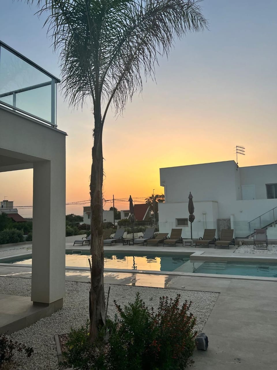 Balcony/Terrace, Pool view, Swimming pool, Sunset, sunbed