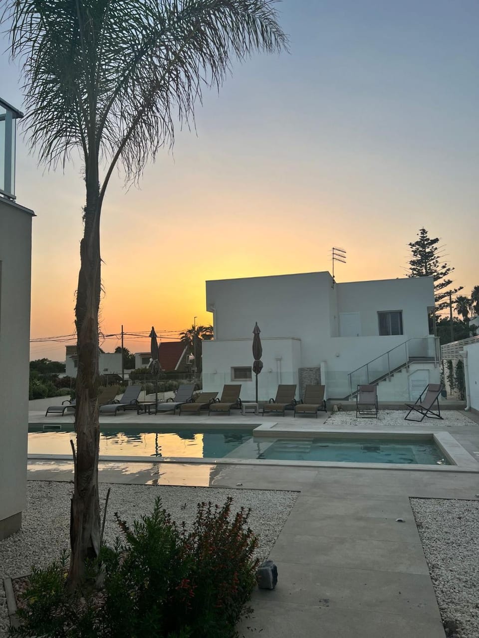 Property building, Balcony/Terrace, Pool view, Swimming pool, Swimming pool, Sunset, sunbed
