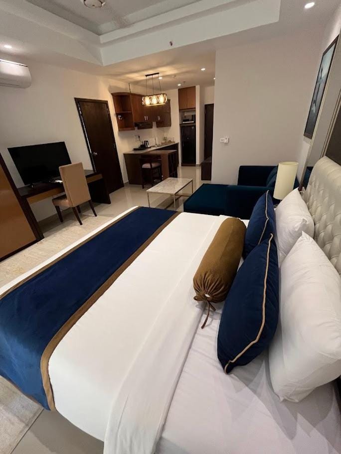 Negombo Ocean Breeze Luxury Studio by Serendib Vacation Apartment in Negombo