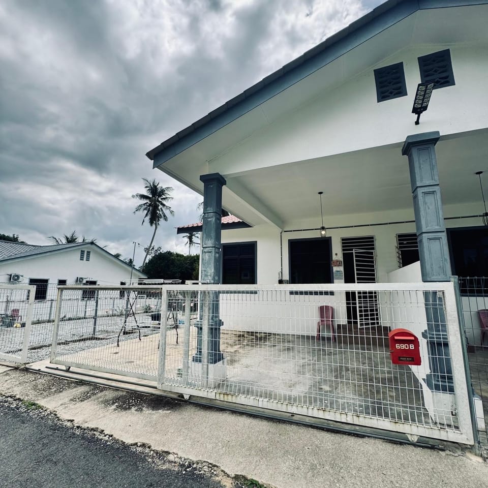 Homestay CikguMa 2 - WiFi & Netflix House in Malaysia