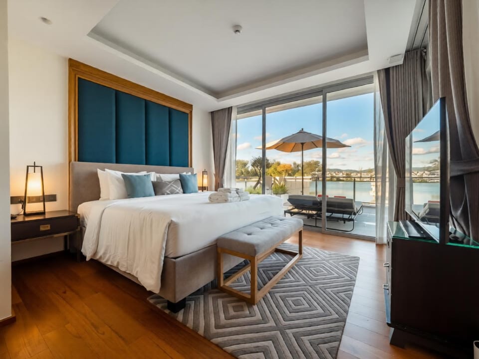 Bed, View (from property/room), Balcony/Terrace, Photo of the whole room, Bedroom