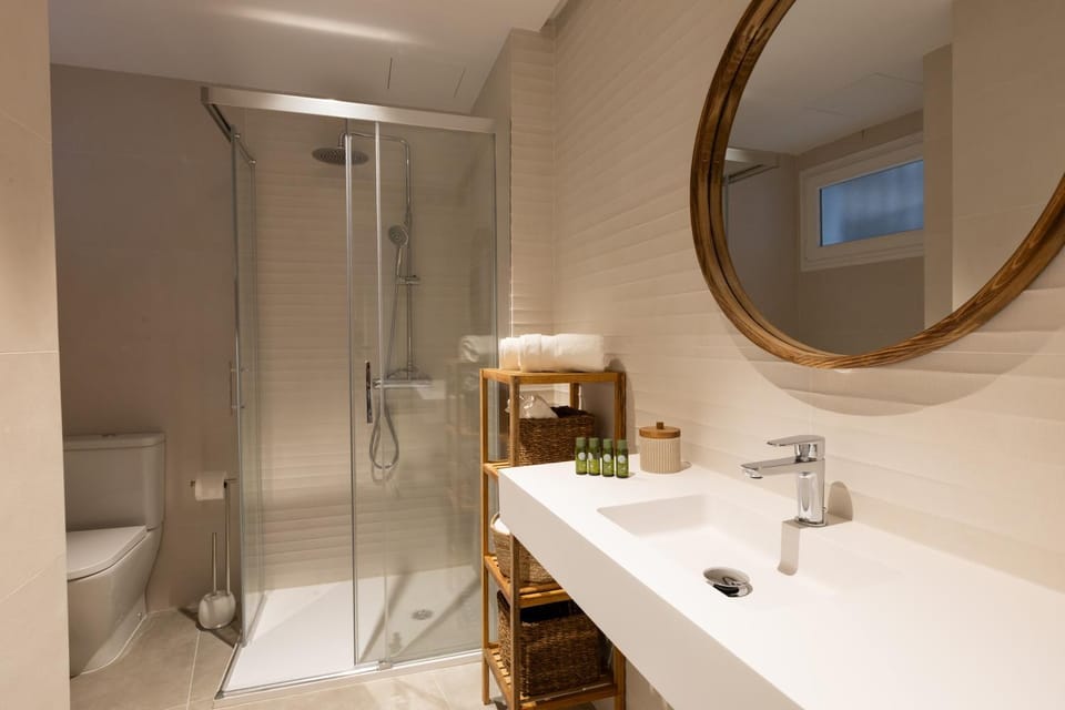 Shower, Bathroom, towels