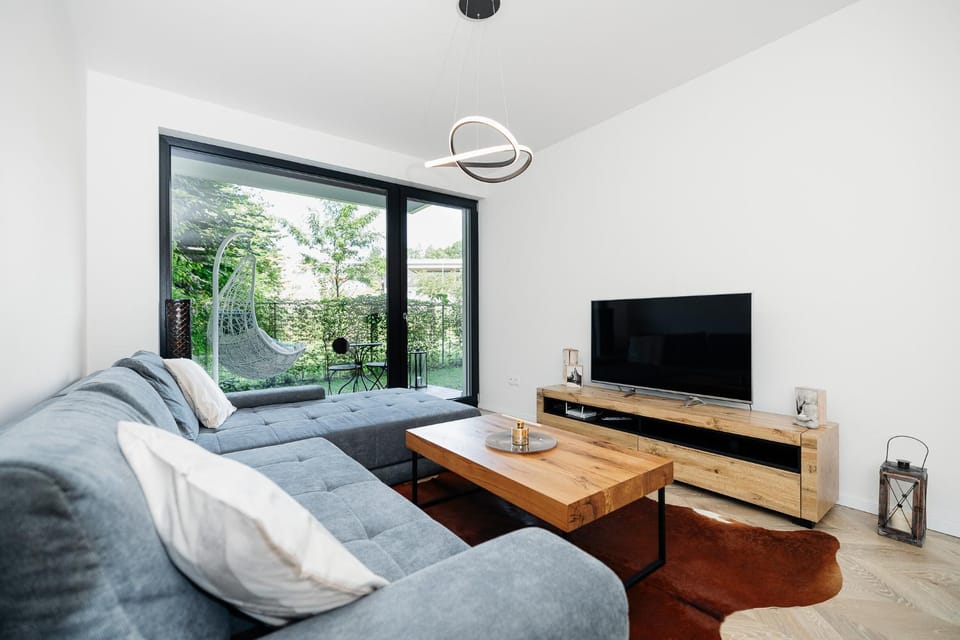 Communal lounge/ TV room, TV and multimedia, Living room, Seating area, Evening entertainment