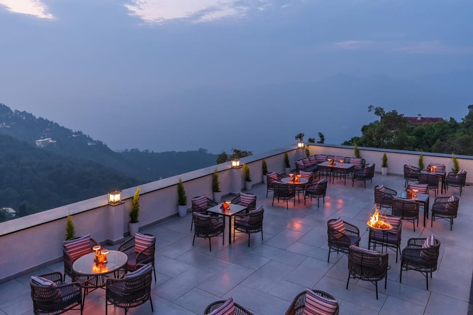 Restaurant/places to eat, Balcony/Terrace, Mountain view