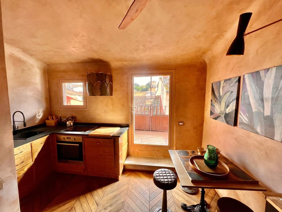 Kitchen or kitchenette
