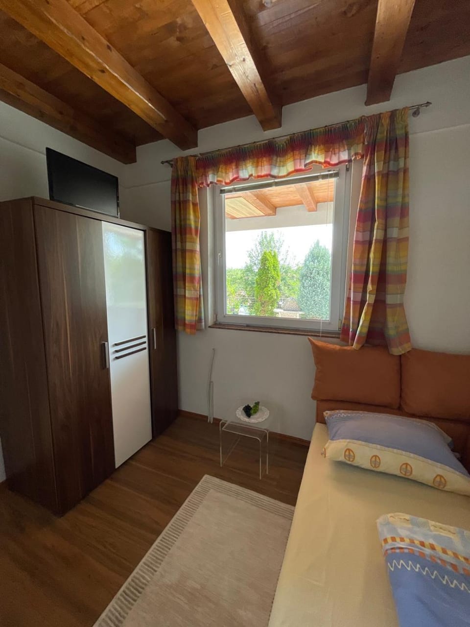 Photo of the whole room, Seating area, Bedroom