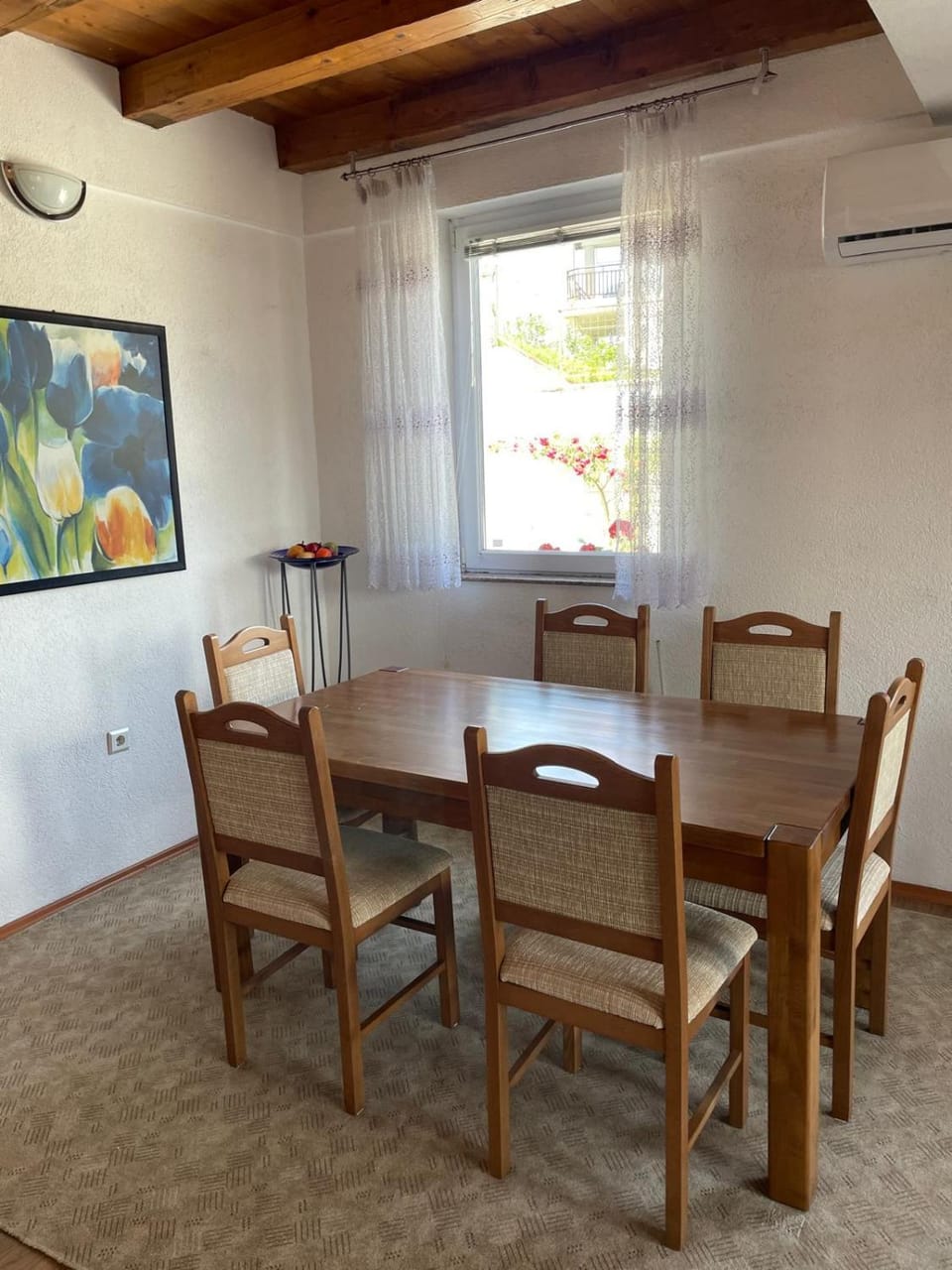 Seating area, Dining area, air conditioner