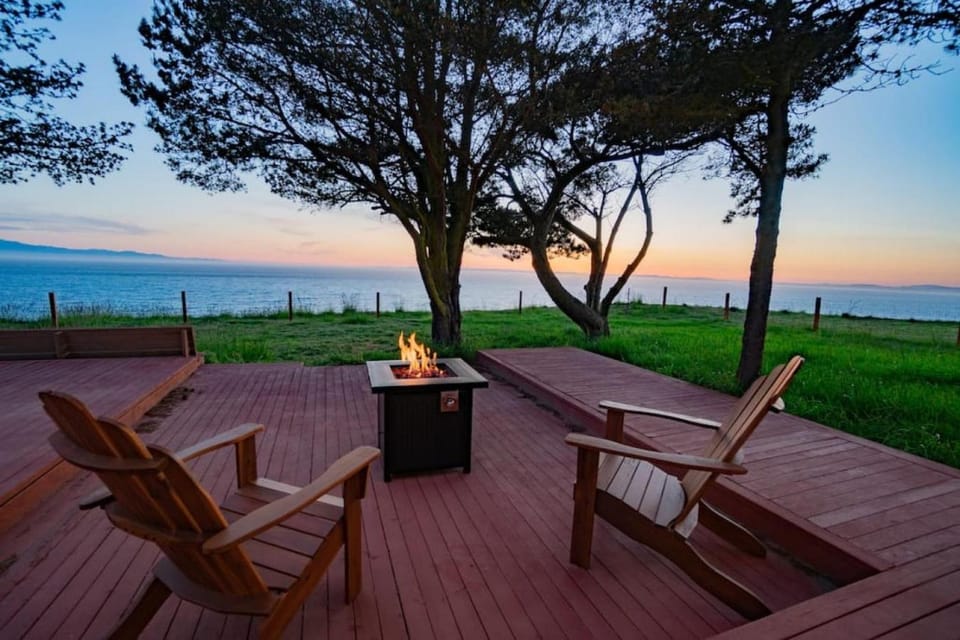 Oceanfront Family Retreat House in Whidbey Island