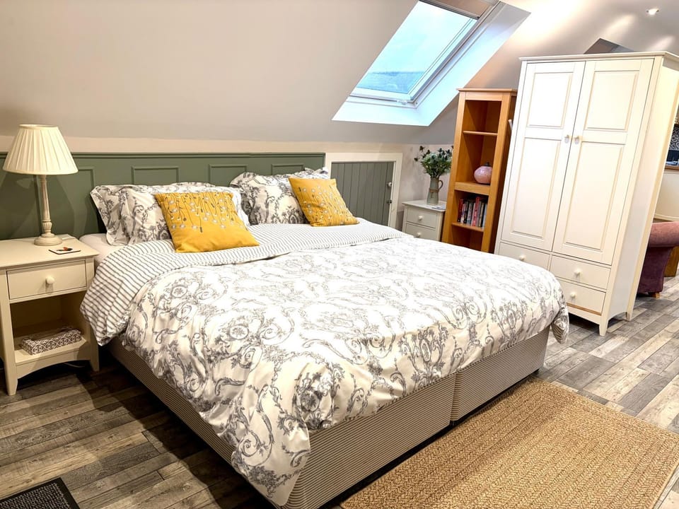 The Honeysuckle Coop Apartment in South Kesteven District