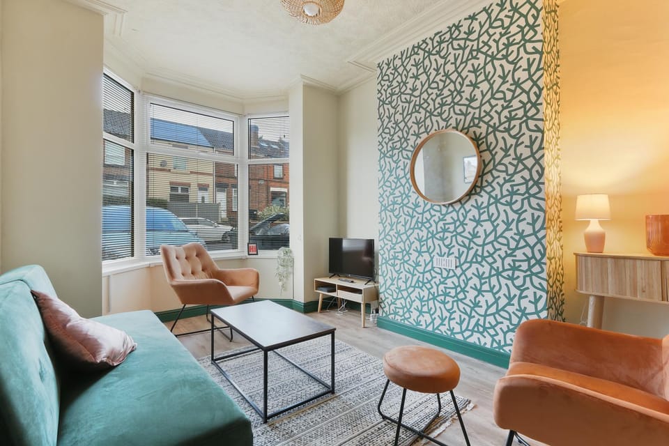 Home from Home 4 Bed - Ideal for Workers & Great for Groups, FREE Parking, Spacious, Pet Friendly Netflix Apartment in Rotherham