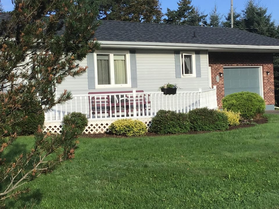 Guest Suites at Willowgreen Farm House in Summerside
